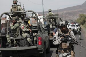 Ejército detiene a 17 presuntos sicarios por explosión de mina en michoacán