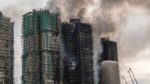 Sube a 65 el balance de muertos en incendio de Hong Kong, ya está bajo control