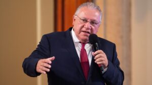 Rafael Marín deja Aduanas; sería nuevo delegado de la Segob en Yucatán