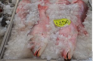 Alertan fraude en peso de pescado importado; hasta 40 % podría ser agua añadida