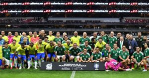 México vence 3 – 2 a Brasil en el juego de leyendas en el Estadio Azteca