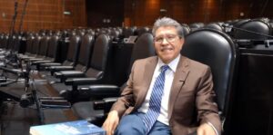 Ricardo Monreal presenta libro sobre el futuro del agua en México