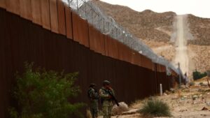 Gobierno Trump prevé terminar muro fronterizo con México a finales del 2027