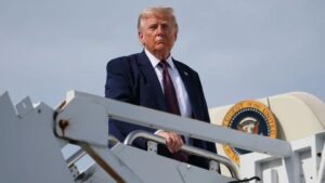 Donald Trump amenaza con terminar las negociaciones si Irán cobra peajes en el estrecho de Ormuz