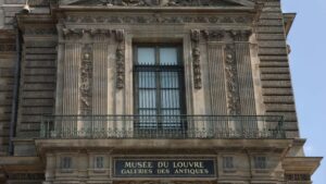 El Louvre reabre galería donde robaron las Joyas de la Corona: “Es más interesante visitarlo”