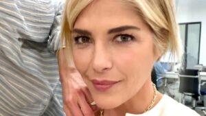 Detienen a Selma Blair tras agredir a tripulantes durante un vuelo a Nueva York